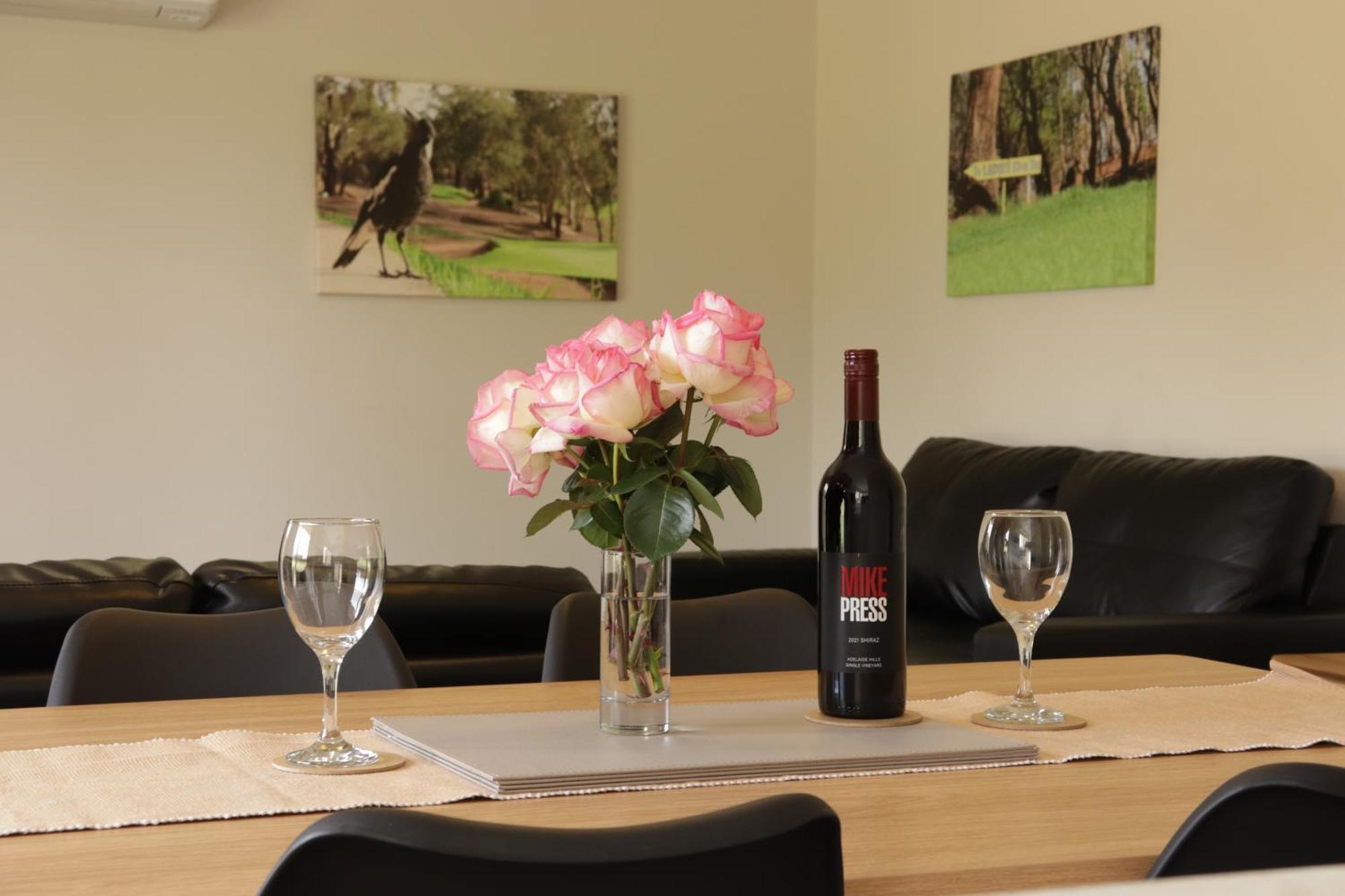 Cootamundra Heritage Motel & Apartments Экстерьер фото